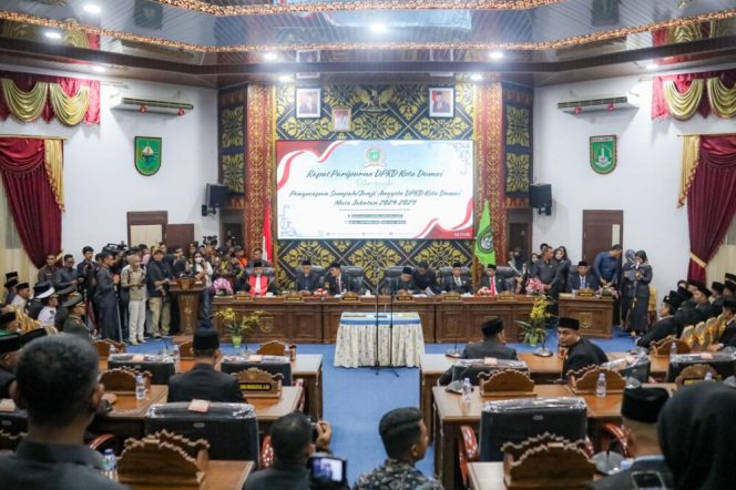 
					Rapat Paripurna Dalam Rangka Pengucapan Sumpah/Janji Anggota DPRD Kota Dumai Masa Jabatan 2024-2029.