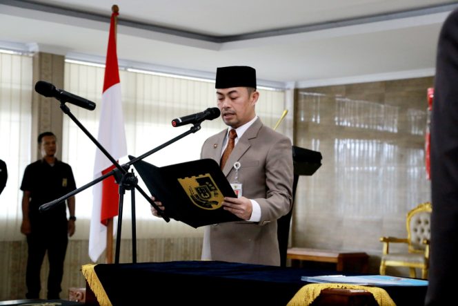 
					Pj Walikota Pekanbaru, Risnandar Mahisa. 