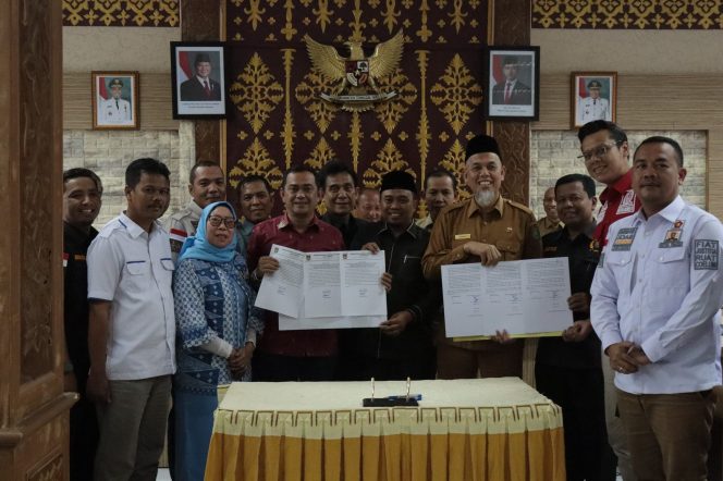 
					DPRD Kota Dumai secara resmi menuntaskan pembahasan finalisasi Rancangan Peraturan Daerah (Ranperda) tentang Rencana Pembangunan Jangka Menengah Daerah (RPJMD) Kota Dumai Tahun 2025-2029.