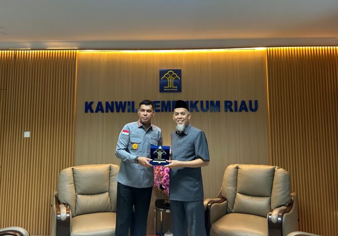 
					Walikota Dumai H. Paisal, SKM., MARS menerima dan menghadiri undangan audiensi Kepala Kantor Wilayah Riau Kementerian Hukum Republik Indonesia Rudy Hendra Pakpahan.