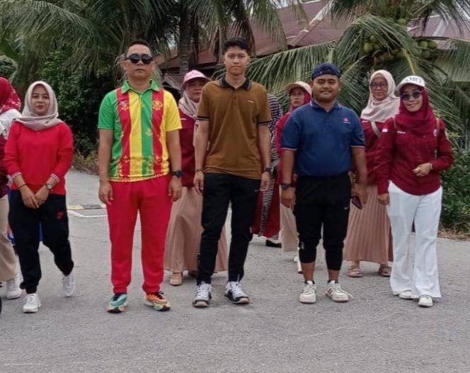 
					Kampung Sabak Permai gelar agenda jalan santai bersama warga.