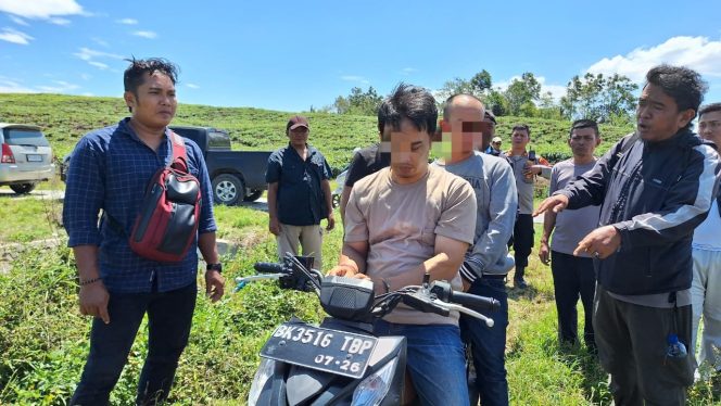 
					Kanit Jatanras dan Unit Jatanras Satuan Reserse Kriminal (Sat Reskrim) Polres Simalungun berhasil mengungkap kasus pencurian.