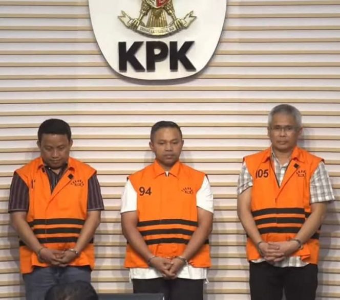 
					Gubernur Riau, Abdul Wahid (tengah) bersama M Arief Setiawan selaku Kadis PUPR, PKPP) Pdan Dani M. Nursalam selaku Tenaga Ahli Gubernur Provinsi Riau.