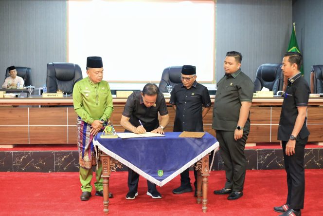 
					Bupati dan Ketua DPRD Meranti Teken Nota Kesepakatan KUA-PPAS 2026.