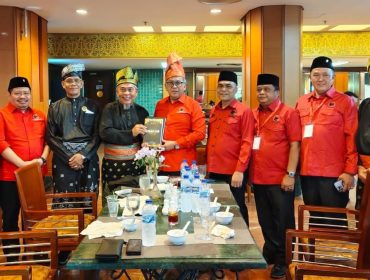 Sekretaris Jenderal Partai Demokrasi Indonesia Perjuangan (PDIP), Dr. Hasto Kristiyanto saat bertemu LAM Riau.