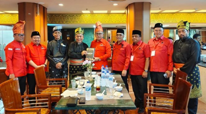 
					Sekretaris Jenderal Partai Demokrasi Indonesia Perjuangan (PDIP), Dr. Hasto Kristiyanto saat bertemu LAM Riau.