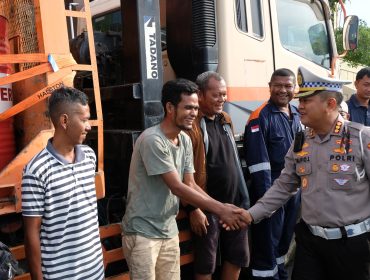 Polda Riau Lepas Bantuan Kemanusiaan Tahap III untuk Korban Bencana di Sumatera Barat.