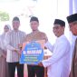 Safari Ramadhan di Kulim, Walikota Pekanbaru Agung Nugraha Serahkan Bantuan Rp100 Juta untuk Pembangunan Masjid. (Kominfo)
