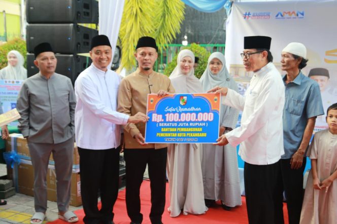 
					Walikota Pekanbaru, Agung Nugroho Serahkan Bantuan Saat Safari Ramadan 1447 Hijriah di Masjid Ihsan