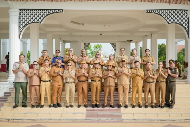 
					Bupati Rokan Hilir Pimpin Apel Bersama dan Halal Bihalal, Tekankan Disiplin dan Percepatan Kinerja ASN